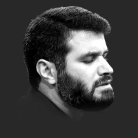 تصویر میثم مطیعی - روی گل محمدی از اشک تر شده‌است