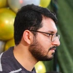 گنبد طلای شاه را از دور می‌بینم