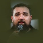 توی میدون میره شونه به شونه با حسین