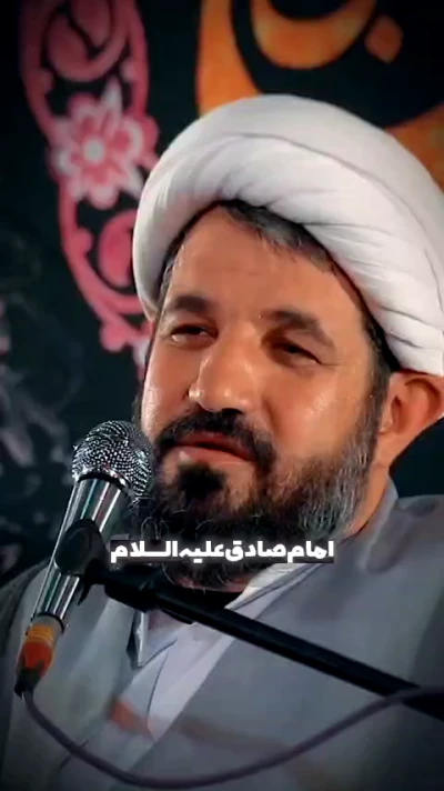 مرا انداخت پشت گوش مثل پیچ موهایش