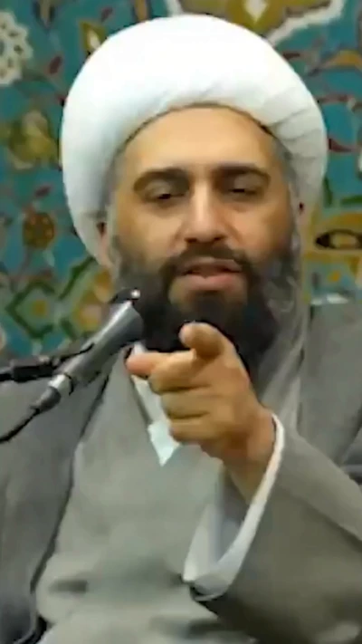 سوپر انقلابی نماها مثل نُقل و نبات به بقیه تهمت می زنن !