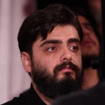 مثه طفلی که زمین خورده برات گریه می‌کنم